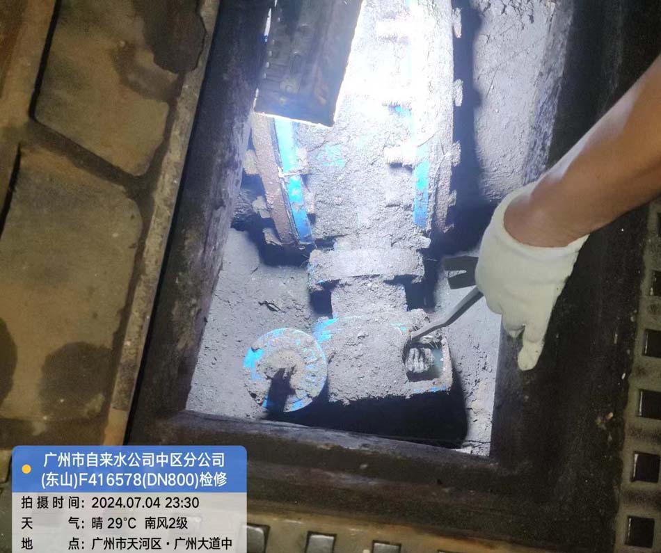 自来水公司检修发现DN800蝶阀蜗轮破损急需更换手动黄瓜社区网页版(图1)